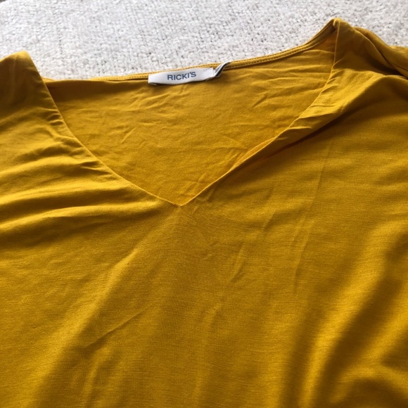 Ricki’s XX-large mustard coloured long sleeve top, nice v-neck, like new or new - Picture 4 of 5